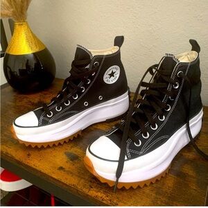 Run Star platform Converse. Size 7 for men and 8.5 for women